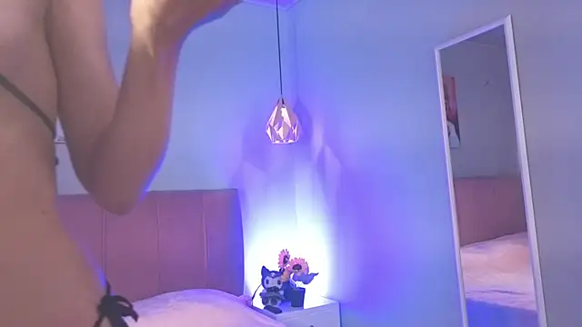 Snapshot of ela_petit chatting on November 21, 2025, 8:52 pm ela petit online show from November 21, 2025, 8:52 pm