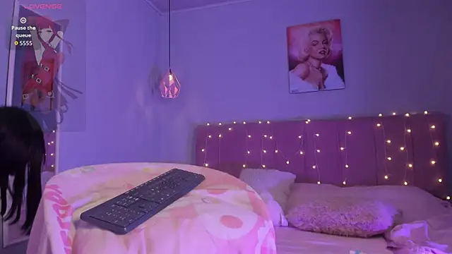 ela petit online show from June 23, 2026, 8:51 pm