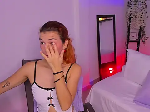 selene boyer online show from December 15, 2025, 7:52 pm