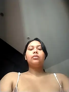Snapshot of Alessandraa- chatting on April 4, 2026, 7:42 pm Alessandraa- online show from April 4, 2026, 7:42 pm