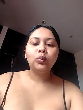 Snapshot of Alessandraa- chatting on May 14, 2026, 3:53 pm Alessandraa- online show from May 14, 2026, 3:53 pm