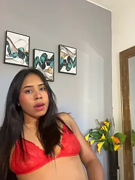 Snapshot of SophieW1 chatting on June 12, 2026, 12:25 pm SophieW1 online show from June 12, 2026, 12:25 pm