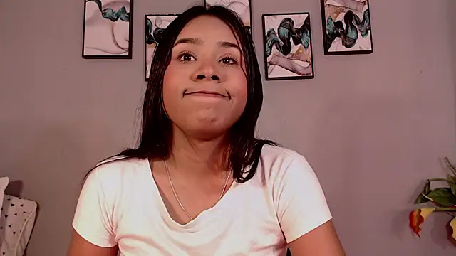 Snapshot of SophieW1 chatting on June 22, 2026, 12:13 pm SophieW1 online show from June 22, 2026, 12:13 pm