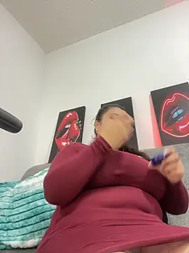 Snapshot of SafiroFer chatting on October 27, 2025, 9:05 pm SafiroFer online show from October 27, 2025, 9:05 pm