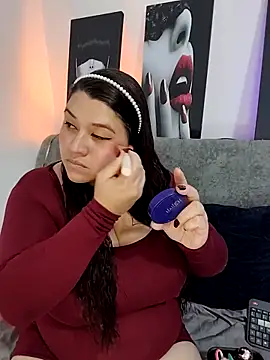 Snapshot of SafiroFer chatting on November 6, 2025, 9:08 pm SafiroFer online show from November 6, 2025, 9:08 pm