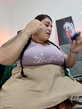 Snapshot of SafiroFer chatting on November 4, 2025, 9:07 pm SafiroFer online show from November 4, 2025, 9:07 pm