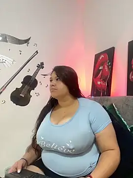 Snapshot of SafiroFer chatting on October 17, 2025, 9:05 pm SafiroFer online show from October 17, 2025, 9:05 pm