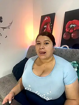 Snapshot of SafiroFer chatting on October 21, 2025, 9:03 pm SafiroFer online show from October 21, 2025, 9:03 pm