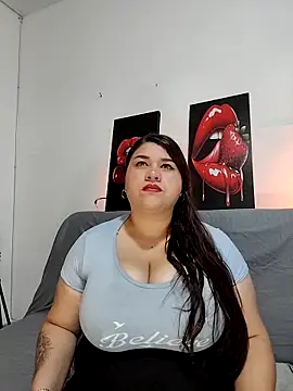 Snapshot of SafiroFer chatting on December 5, 2025, 9:12 pm SafiroFer online show from December 5, 2025, 9:12 pm