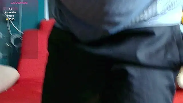 Snapshot of CHR58_ chatting on December 3, 2025, 11:47 pm CHR58 online show from December 3, 2025, 11:47 pm