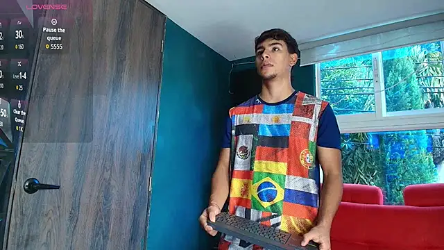 Snapshot of CHR58_ chatting on November 6, 2025, 8:35 pm CHR58 online show from November 6, 2025, 8:35 pm