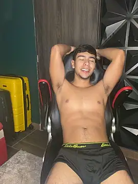 Snapshot of CHR58_ chatting on October 21, 2025, 3:06 am CHR58 online show from October 21, 2025, 3:06 am