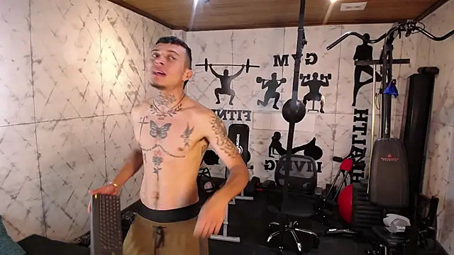 MrJustin  online show from October 18, 2025, 7:49 pm