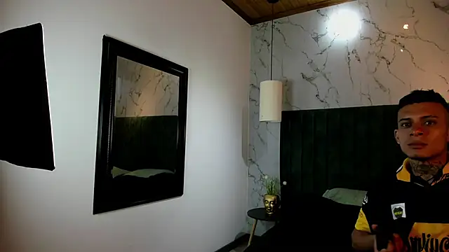 MrJustin  online show from November 14, 2025, 8:23 pm