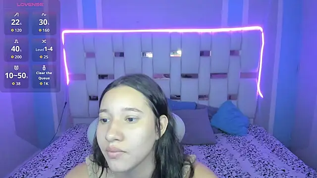 iamCharlotte19 online show from November 11, 2025, 6:36 pm