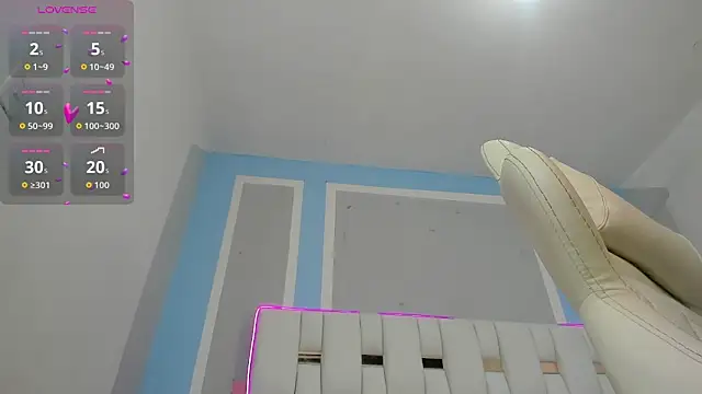 iamCharlotte19 online show from November 20, 2025, 7:14 pm