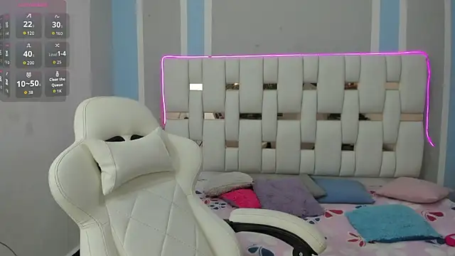 iamCharlotte19 online show from November 12, 2025, 7:29 pm