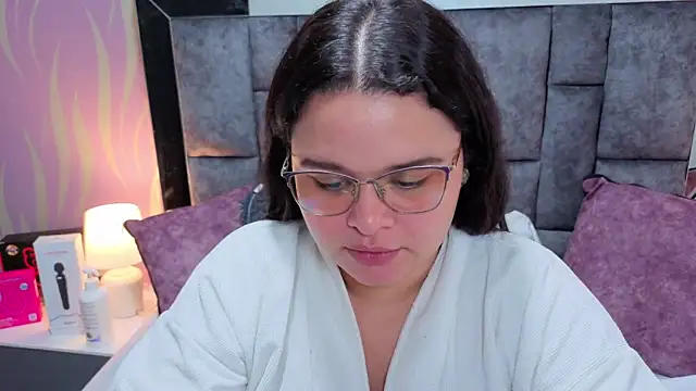 Snapshot of SamanthaPaImer chatting on October 9, 2025, 8:31 pm SamanthaPaImer online show from October 9, 2025, 8:31 pm