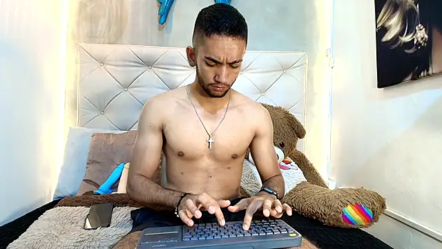 MaicolParker  online show from May 5, 2026, 1:25 pm