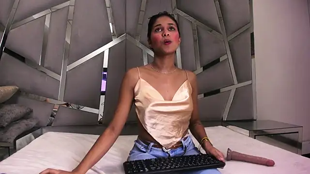 Amaia Sophia online show from November 30, 2025, 9:15 pm