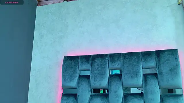 Luna sophya online show from October 7, 2025, 11:44 am