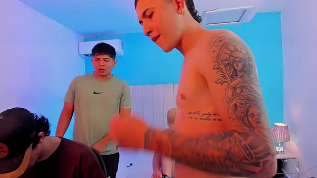 Snapshot of Handsomeboyss19 chatting on November 21, 2025, 2:43 am Handsomeboyss19 online show from November 21, 2025, 2:43 am