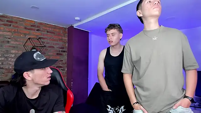 Handsomeboyss19 online show from March 4, 2026, 10:50 pm