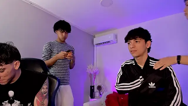 Snapshot of Handsomeboyss19 chatting on June 6, 2026, 8:58 pm Handsomeboyss19 online show from June 6, 2026, 8:58 pm