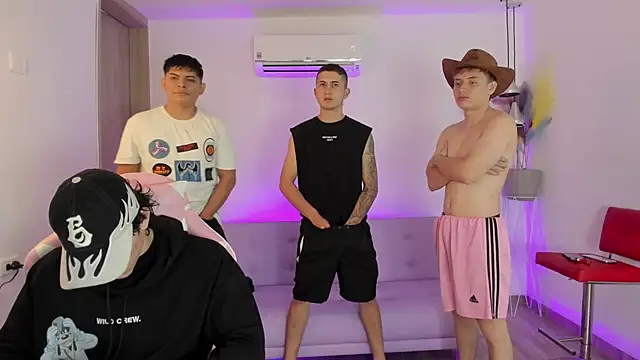 Snapshot of Handsomeboyss19 chatting on November 18, 2025, 1:43 am Handsomeboyss19 online show from November 18, 2025, 1:43 am