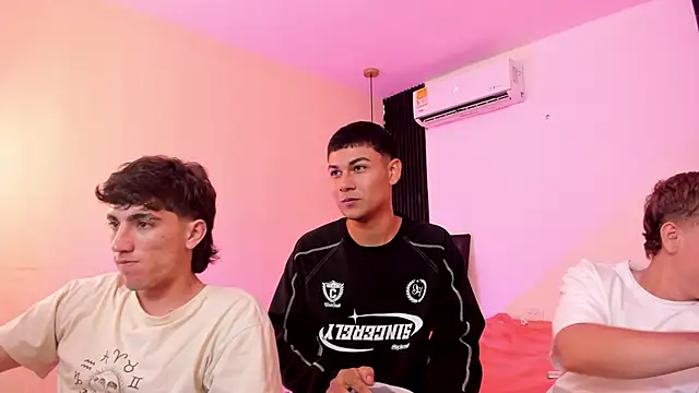 Handsomeboyss19 online show from February 3, 2026, 2:53 am