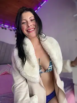 Mia salinass online show from April 4, 2026, 7:20 pm