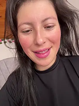 Mia salinass online show from December 4, 2025, 5:23 pm