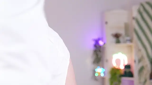 Snapshot of Island_Peach chatting on March 22, 2026, 3:35 pm Island Peach online show from March 22, 2026, 3:35 pm