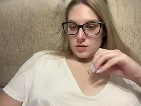 Snapshot of NikexPretty chatting on October 11, 2025, 9:27 pm NikexPretty online show from October 11, 2025, 9:27 pm