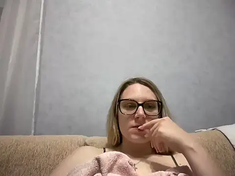 NikexPretty online show from May 5, 2026, 7:28 pm