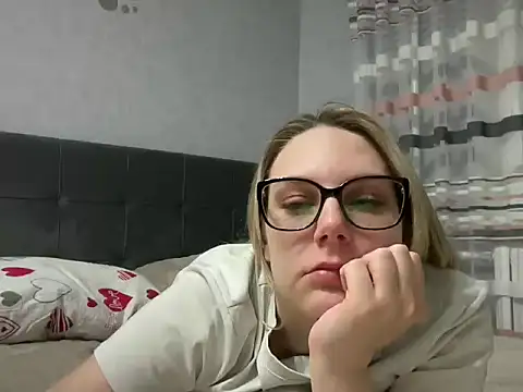 NikexPretty online show from May 1, 2026, 9:42 pm