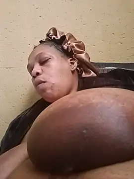 HappygalTheQueen online show from June 7, 2026, 1:49 pm
