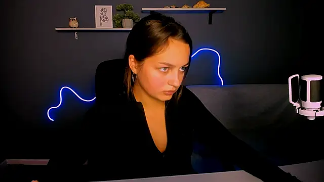 afina crazy online show from October 6, 2025, 7:25 pm
