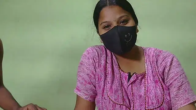 Snapshot of Shneeha_le chatting on November 6, 2025, 10:30 am Shneeha le online show from November 6, 2025, 10:30 am