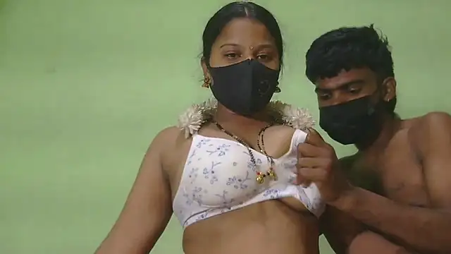 Snapshot of Shneeha_le chatting on December 1, 2025, 5:36 pm Shneeha le online show from December 1, 2025, 5:36 pm