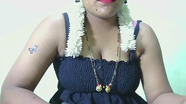 Snapshot of Shneeha_le chatting on November 13, 2025, 10:08 am Shneeha le online show from November 13, 2025, 10:08 am