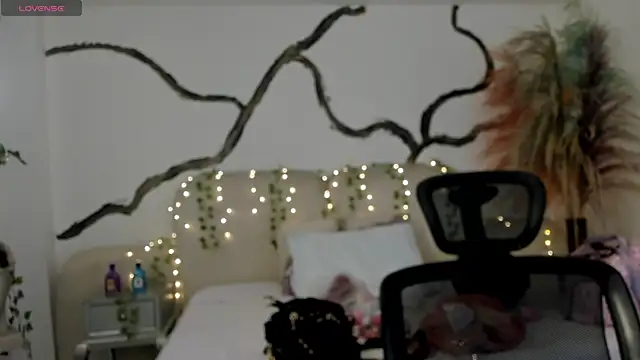 SarahCastro1  online show from October 11, 2025, 5:19 am