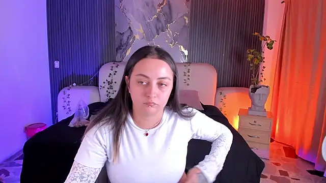 SarahCastro1  online show from June 7, 2026, 4:07 am