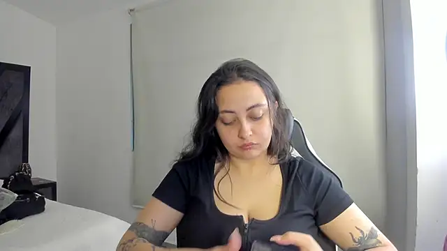 Snapshot of SarahCastro1_ chatting on June 23, 2026, 12:41 am SarahCastro1 online show from June 23, 2026, 12:41 am