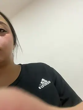 Snapshot of SarahCastro1_ chatting on July 4, 2026, 10:32 am SarahCastro1 online show from July 4, 2026, 10:32 am