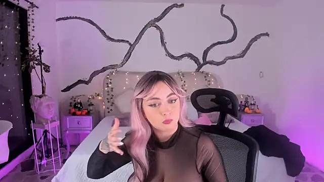 SarahCastro1  online show from October 23, 2025, 5:06 am