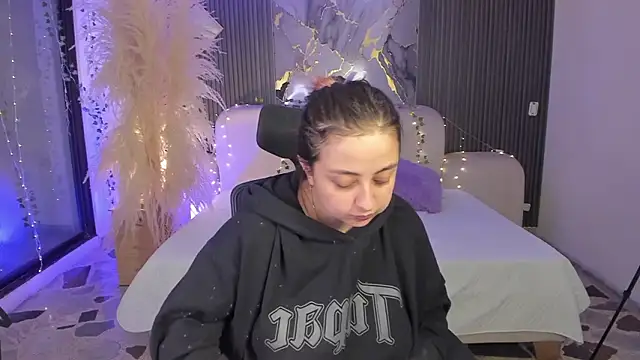 SarahCastro1  online show from March 7, 2026, 4:19 am