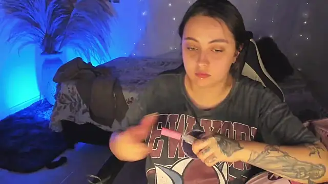SarahCastro1  online show from May 5, 2026, 12:57 am