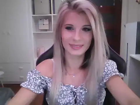 KristineGlow online show from October 2, 2025, 2:20 pm