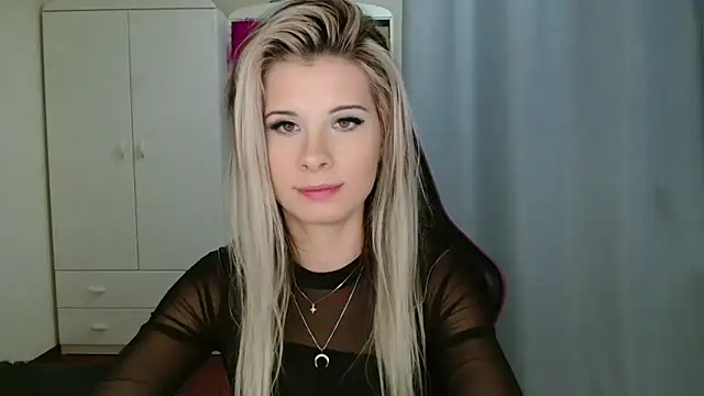 KristineGlow online show from October 30, 2025, 7:22 pm